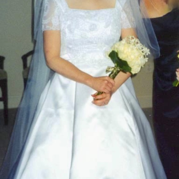 WEDDING DRESS - Picture 4 of 7